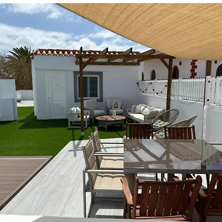 Дом отдыха Private Pool, Parking, Bbq In The South Of Gc *